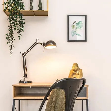 3 With Balcony, Central, University, Smart Tv *