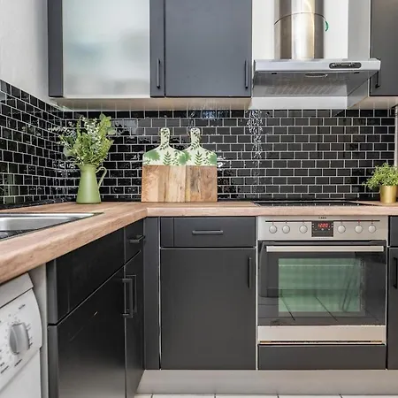 3 With Balcony, Central, University, Smart Tv Apartamento