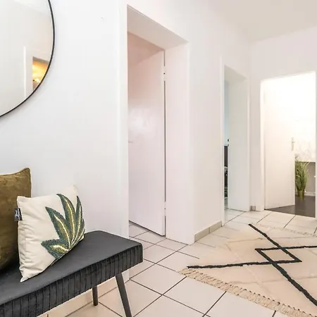 3 With Balcony, Central, University, Smart Tv Essen