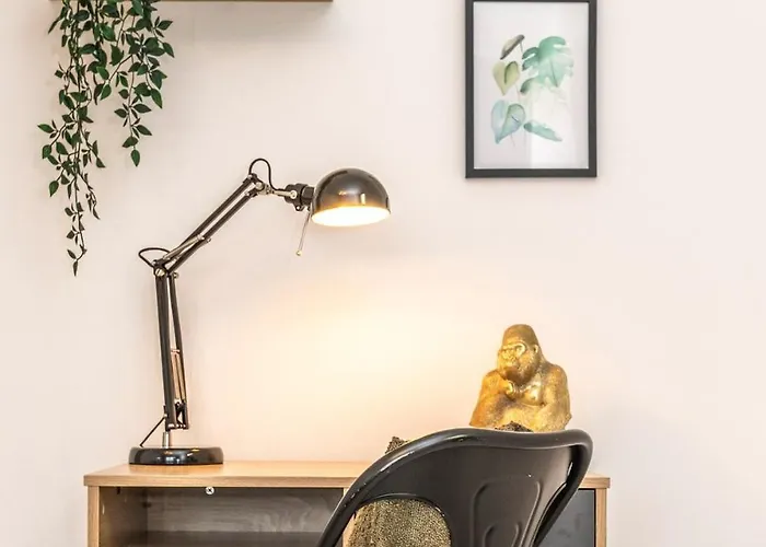 3 With Balcony, Central, University, Smart Tv *